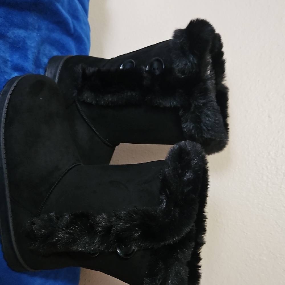 Women's Black Fur-Lined Boots